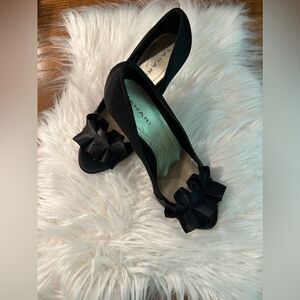Tahari shoes 